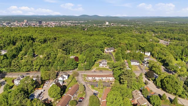 897 Mammoth Rd Apt 8, Manchester, NH 03104