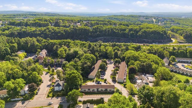 897 Mammoth Rd Apt 8, Manchester, NH 03104