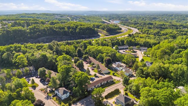 897 Mammoth Rd Apt 8, Manchester, NH 03104