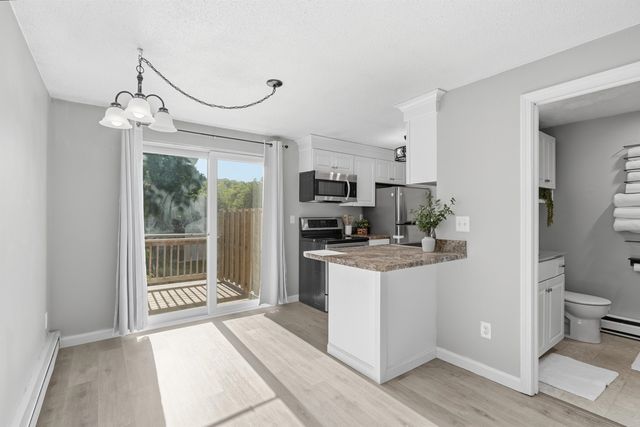 897 Mammoth Rd Apt 8, Manchester, NH 03104