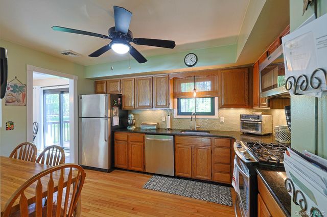 17 Red Oak Terrace, Newburgh, NY 12550