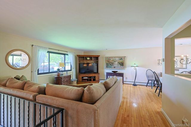 17 Red Oak Terrace, Newburgh, NY 12550