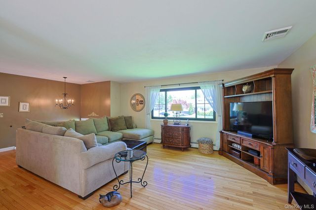 17 Red Oak Terrace, Newburgh, NY 12550