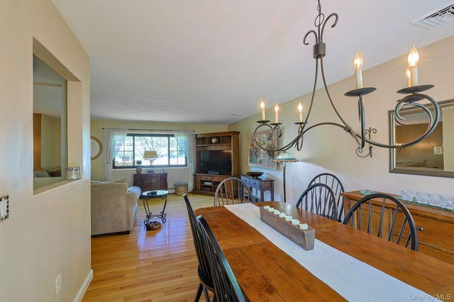 17 Red Oak Terrace, Newburgh, NY 12550