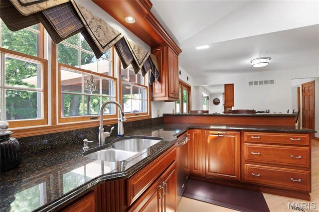 12823 Tammy Kay Drive, St Louis, MO 63128