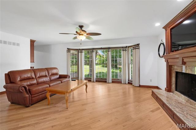 12823 Tammy Kay Drive, St Louis, MO 63128