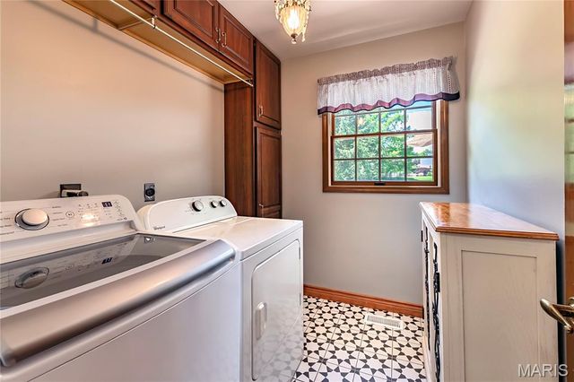 12823 Tammy Kay Drive, St Louis, MO 63128