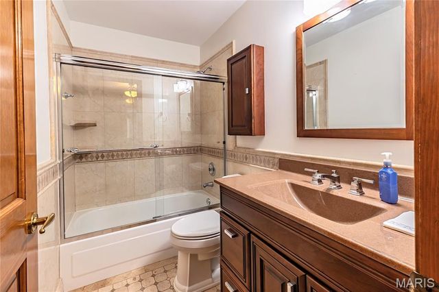 12823 Tammy Kay Drive, St Louis, MO 63128
