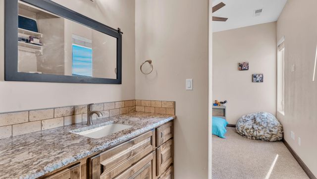 2273 Calle De Ortiz SW, Los Lunas, NM 87031
