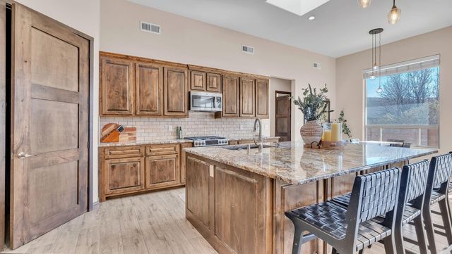 2273 Calle De Ortiz SW, Los Lunas, NM 87031