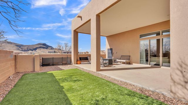 2273 Calle De Ortiz SW, Los Lunas, NM 87031