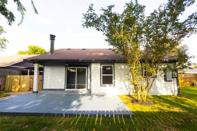 10030 Tahoka Lane, Sugar Land, TX 77498