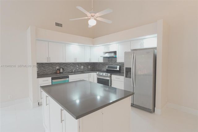 518 NE 48th St 518, Boca Raton, FL 33431