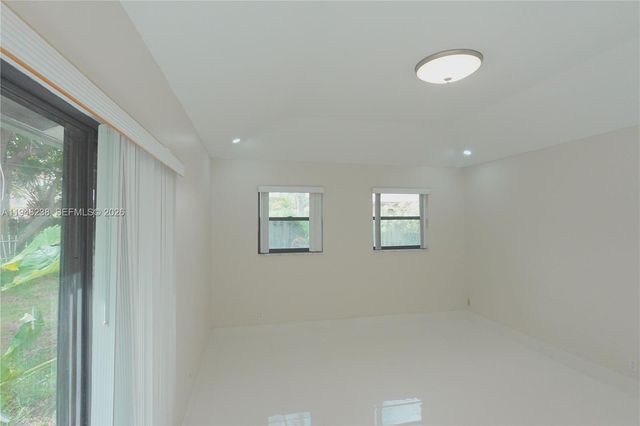 518 NE 48th St 518, Boca Raton, FL 33431