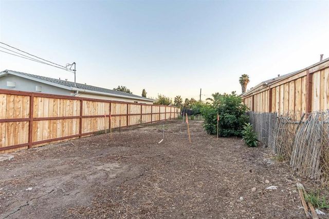 9849 Saint George St, Spring Valley, CA 91977