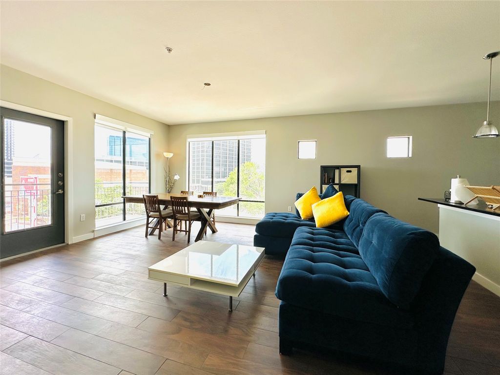 5609 SMU Boulevard 301, Dallas, TX 75206