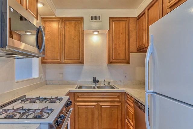 500 Glenwood Circle 435, Monterey, CA 93940