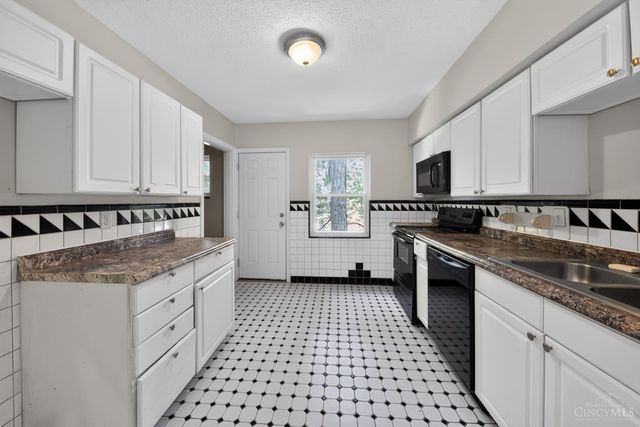 1641 Tuxworth Avenue, Cincinnati, OH 45238