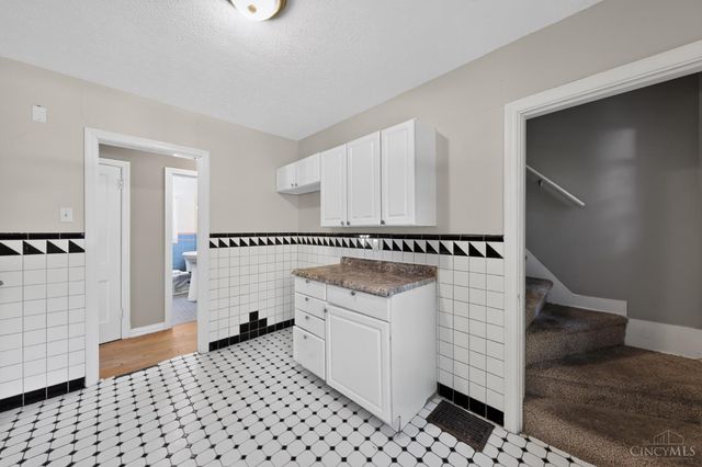 1641 Tuxworth Avenue, Cincinnati, OH 45238