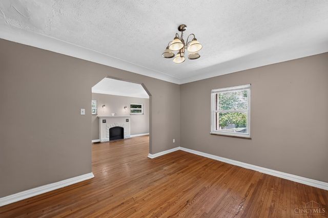 1641 Tuxworth Avenue, Cincinnati, OH 45238