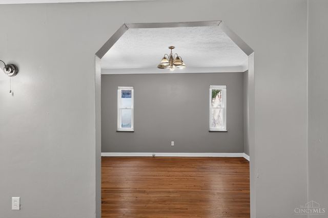 1641 Tuxworth Avenue, Cincinnati, OH 45238