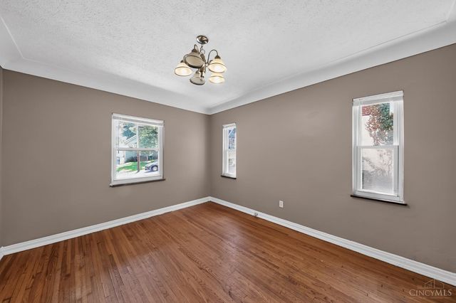 1641 Tuxworth Avenue, Cincinnati, OH 45238