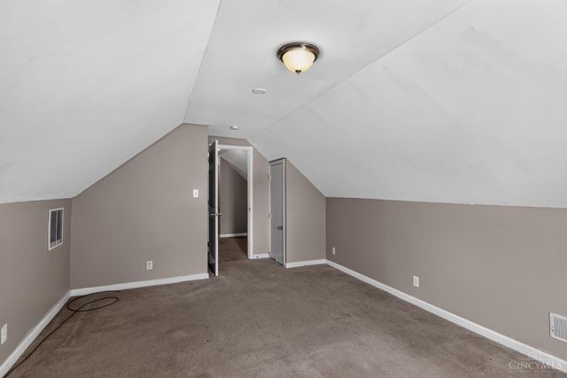 1641 Tuxworth Avenue, Cincinnati, OH 45238
