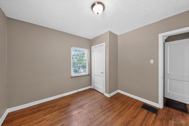 1641 Tuxworth Avenue, Cincinnati, OH 45238
