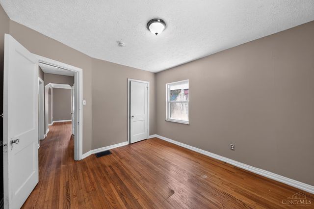 1641 Tuxworth Avenue, Cincinnati, OH 45238