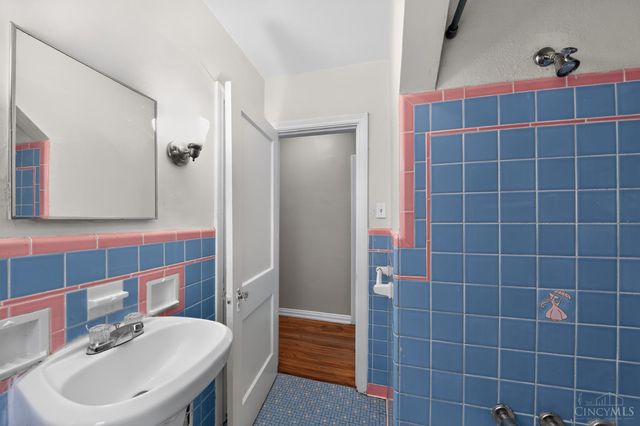 1641 Tuxworth Avenue, Cincinnati, OH 45238