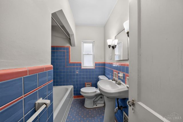 1641 Tuxworth Avenue, Cincinnati, OH 45238