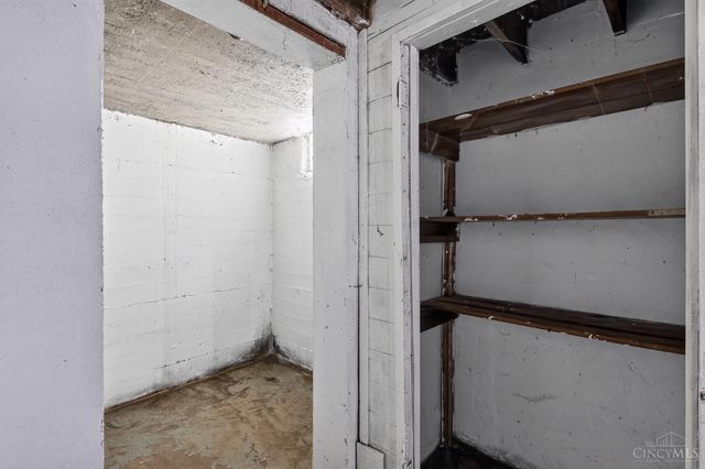 1641 Tuxworth Avenue, Cincinnati, OH 45238