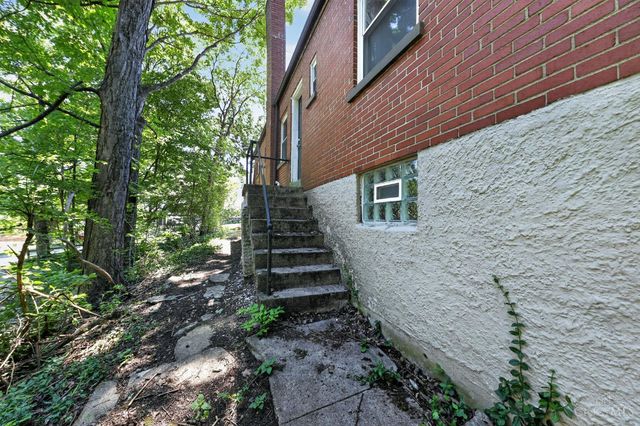 1641 Tuxworth Avenue, Cincinnati, OH 45238