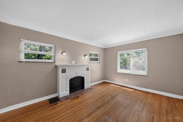 1641 Tuxworth Avenue, Cincinnati, OH 45238