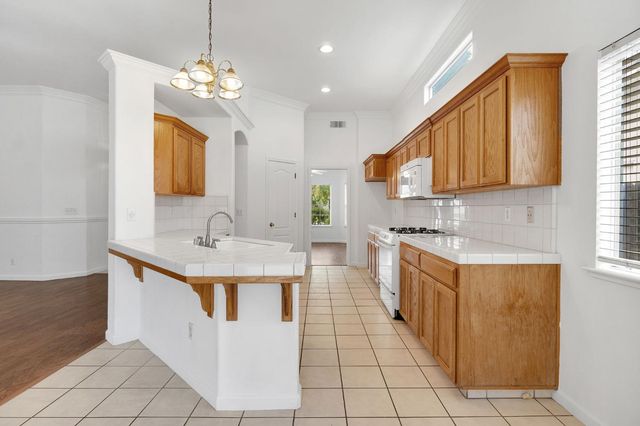 4466 W Celeste Ave, Fresno, CA 93722