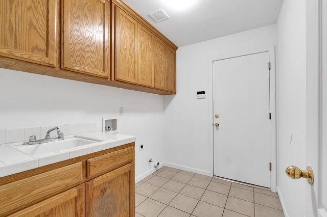 4466 W Celeste Ave, Fresno, CA 93722