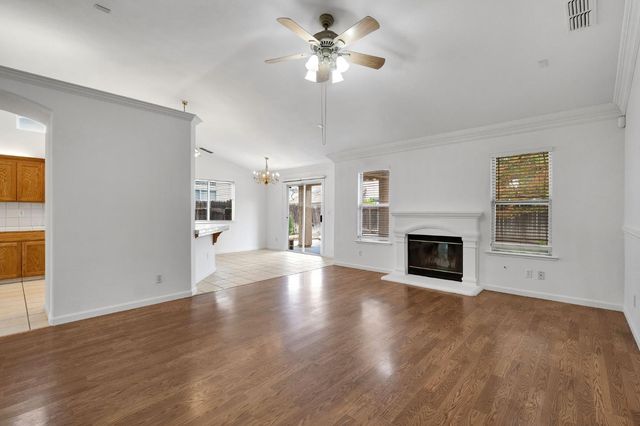 4466 W Celeste Ave, Fresno, CA 93722