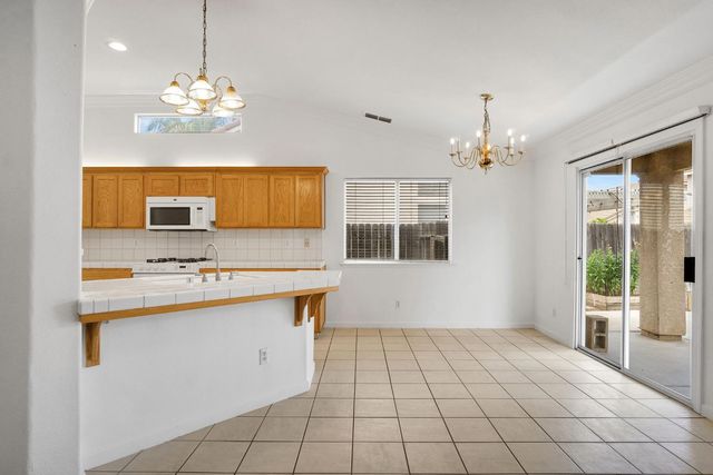 4466 W Celeste Ave, Fresno, CA 93722