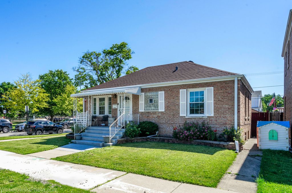 3461 N Pacific Avenue, Chicago, IL 60634