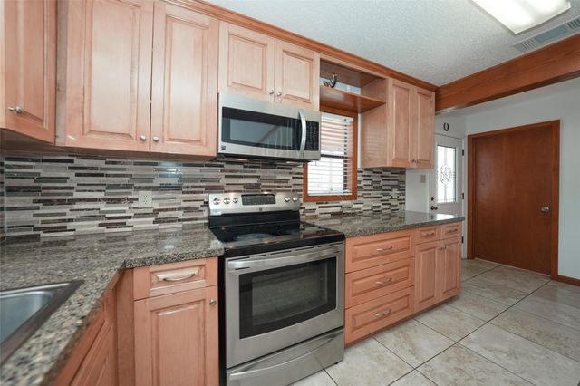 15021 County Road 272, East Bernard, TX 77435