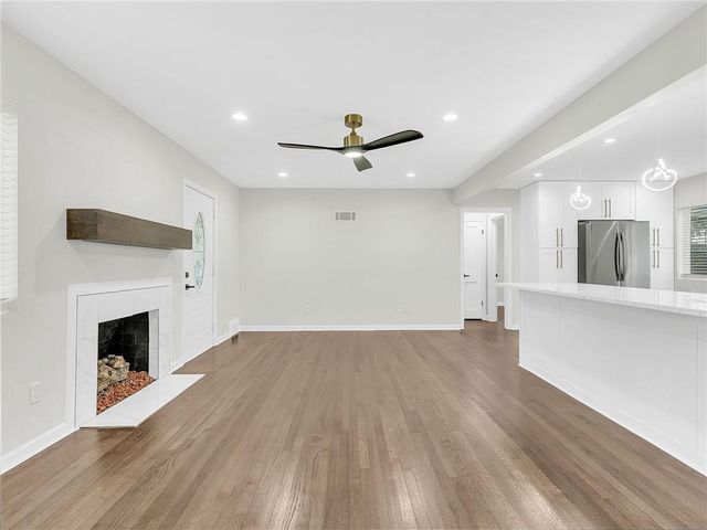 2421 NE Vivion Road, Kansas City, MO 64118