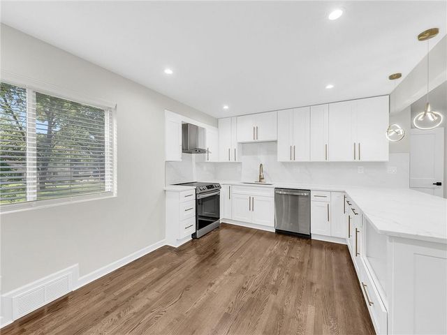 2421 NE Vivion Road, Kansas City, MO 64118