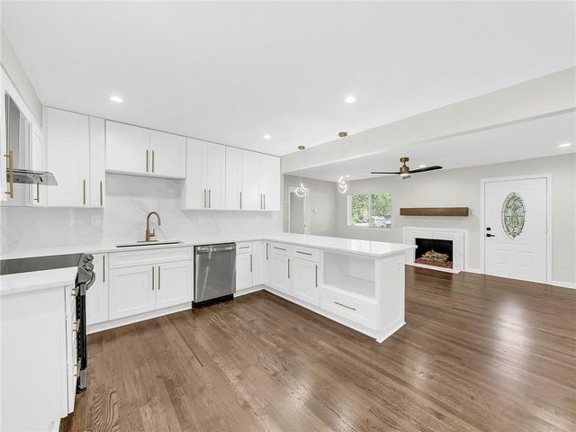 2421 NE Vivion Road, Kansas City, MO 64118