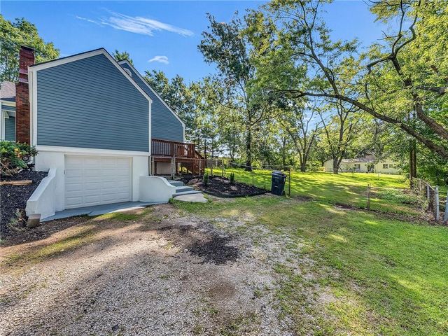 2421 NE Vivion Road, Kansas City, MO 64118