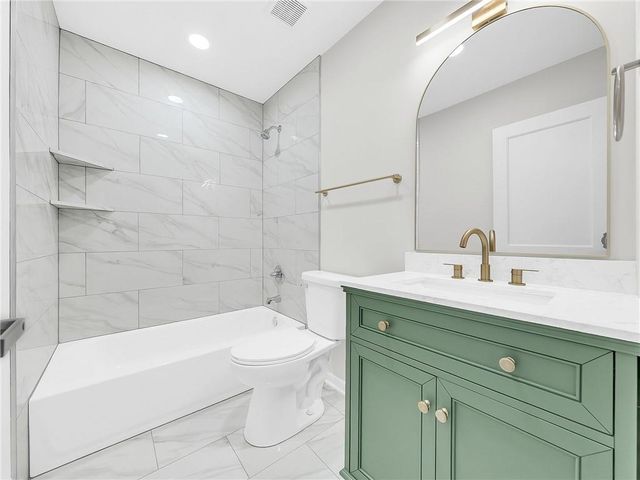 2421 NE Vivion Road, Kansas City, MO 64118