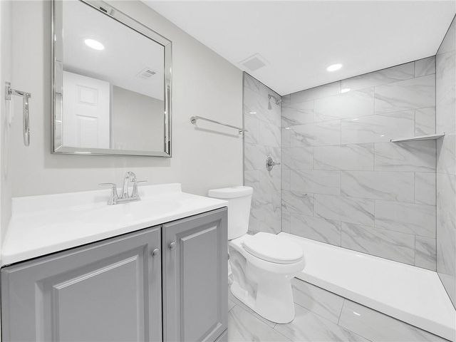 2421 NE Vivion Road, Kansas City, MO 64118
