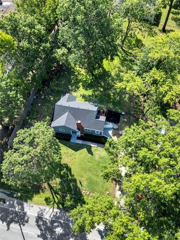2421 NE Vivion Road, Kansas City, MO 64118