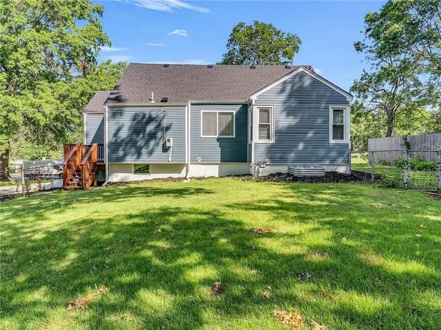 2421 NE Vivion Road, Kansas City, MO 64118
