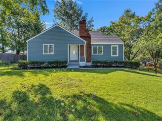 2421 NE Vivion Road, Kansas City, MO 64118
