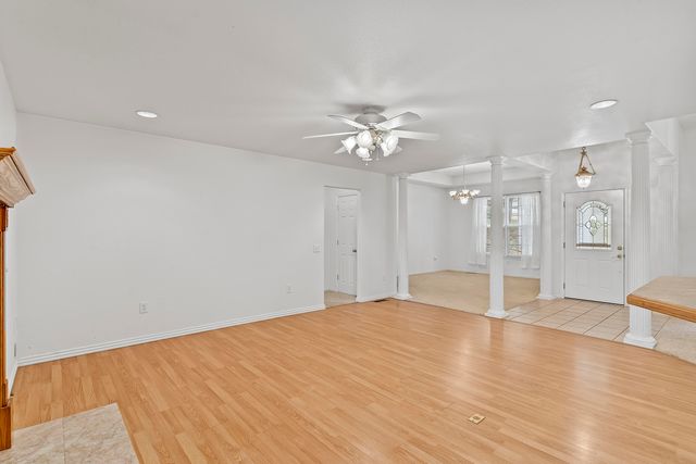 52 Crown Drive, Branson West, MO 65737